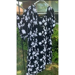 ALTAR’D STATE ||
Embroidered tunic WITH POCKETS 😘